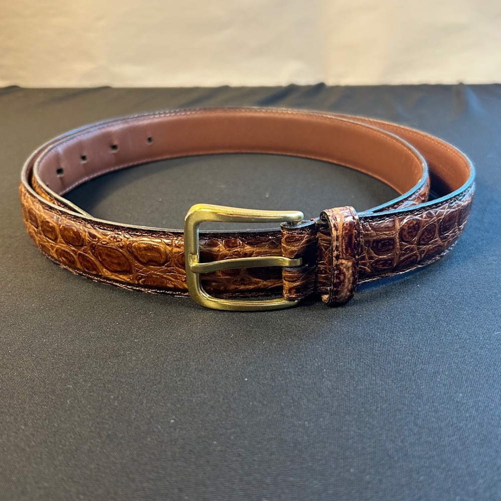 Roundtree and yorke brass buckle all leather crocodile embossed belt old money